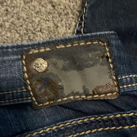 Silver Suki Mid Rise Capri - Picture 5 of 7